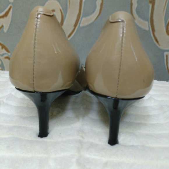 Isaac Mizrahi Jabria Pumps Classic Kitten Heel 6.5 - Picture 6 of 8